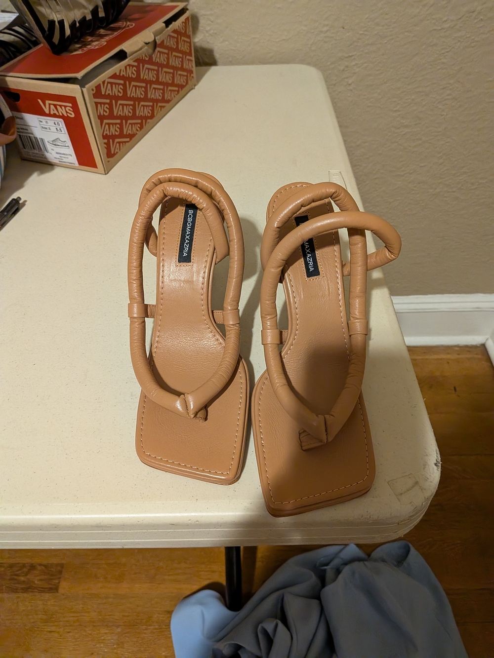 BCBG MAXZARIA Beige Strappy Square-Toe Sandals New Without Box